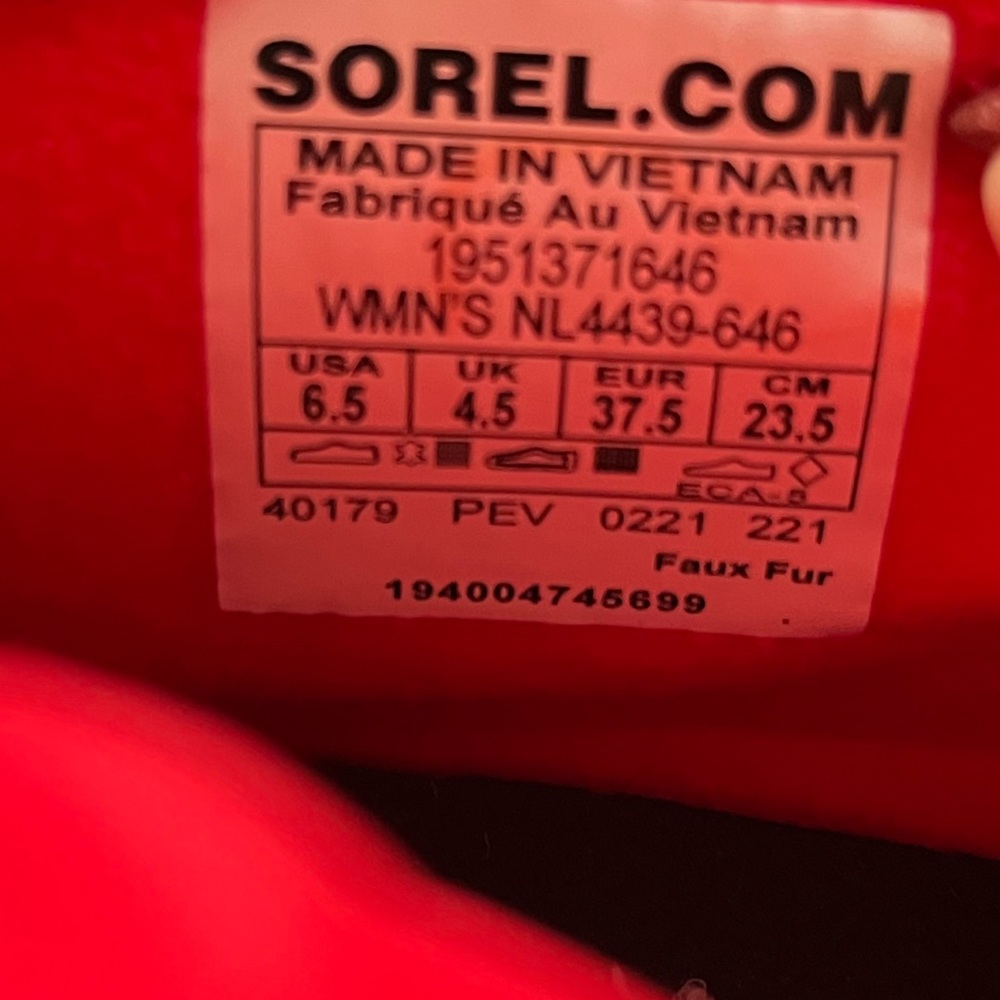 Sorel Out N About™ III Puffy Zip Red size 6.5 - Picture 8 of 8
